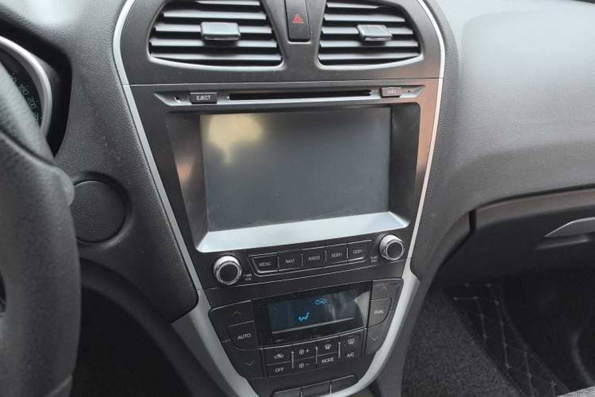 Used GAC Trumpchi GS5 2012 2.0L Manual Two-Wheel Drive Comfort Edition Audio And AC Panel