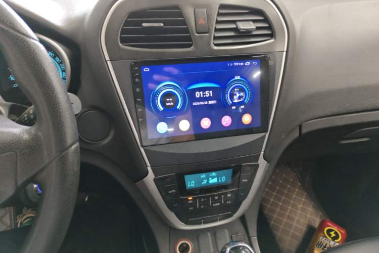 Used GAC Trumpchi GS5 2012 2.0L Manual Two-Wheel Drive Comfort Edition Audio And AC Panel