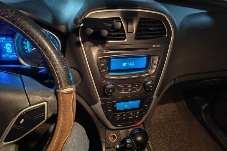 Used GAC Trumpchi GS5 2012 2.0L Automatic Two-Wheel Drive Elite Edition Audio And AC Panel