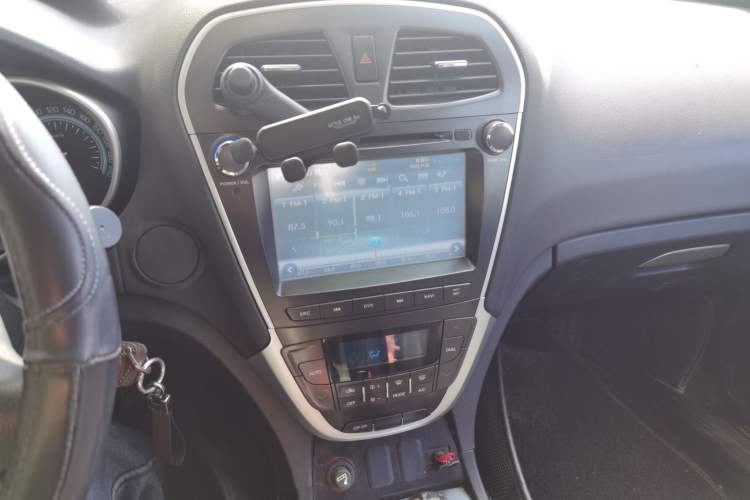 Used GAC Trumpchi GS5 2012 2.0L Manual Two-Wheel-Drive Anniversary Limited Edition Audio And AC Panel