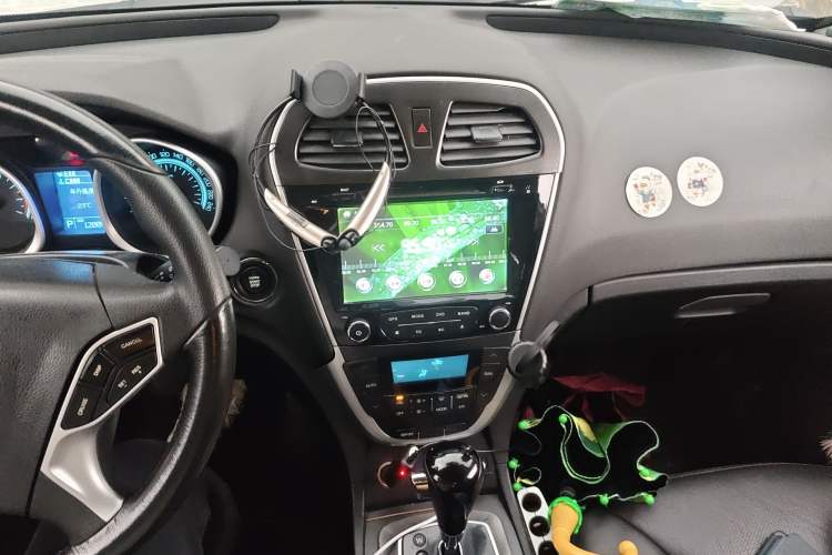 Used GAC Trumpchi GS5 2012 2.0L Automatic Two-Wheel Drive Anniversary Edition Audio And AC Panel