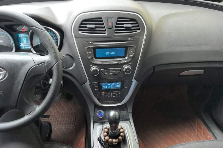 Used GAC Trumpchi GS5 2012 2.0L Manual Two-Wheel Drive Comfort Edition Audio And AC Panel