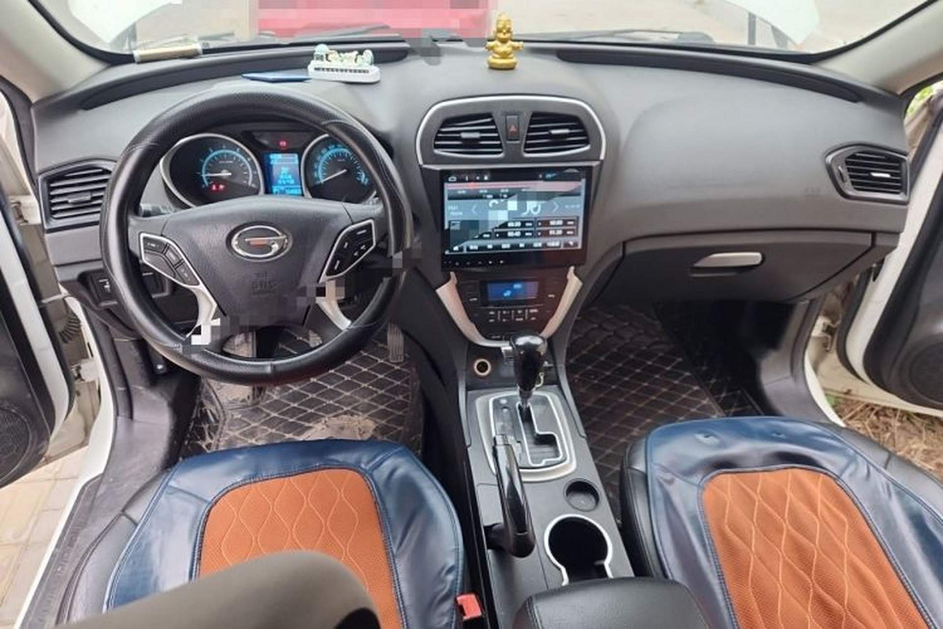 Used GAC Trumpchi GS5 2012 2.0L Automatic Two-Wheel Drive Anniversary Edition Center Console