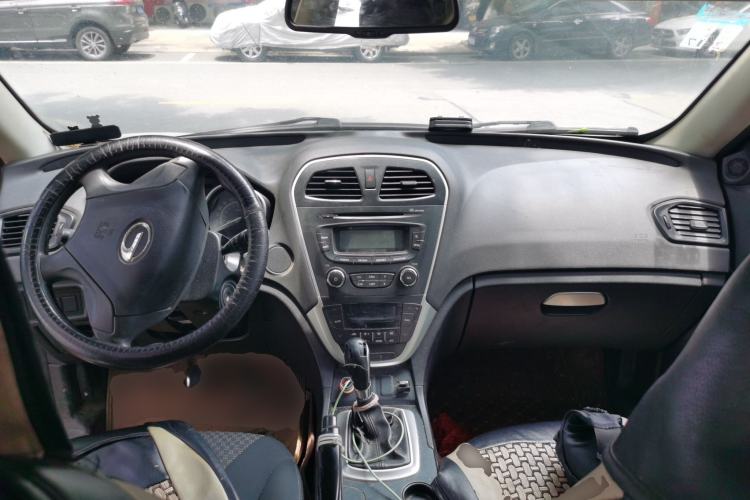 Used GAC Trumpchi GS5 2012 2.0L Manual Two-Wheel Drive Comfort Edition Center Console