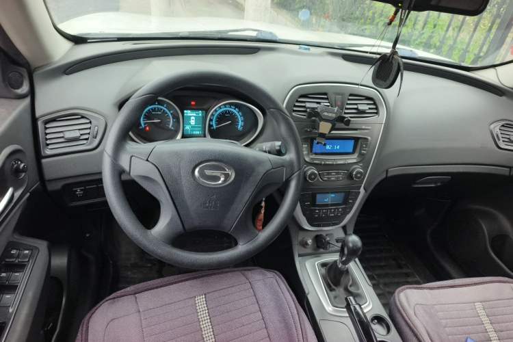 Used GAC Trumpchi GS5 2012 2.0L Manual Two-Wheel Drive Comfort Edition Center Console