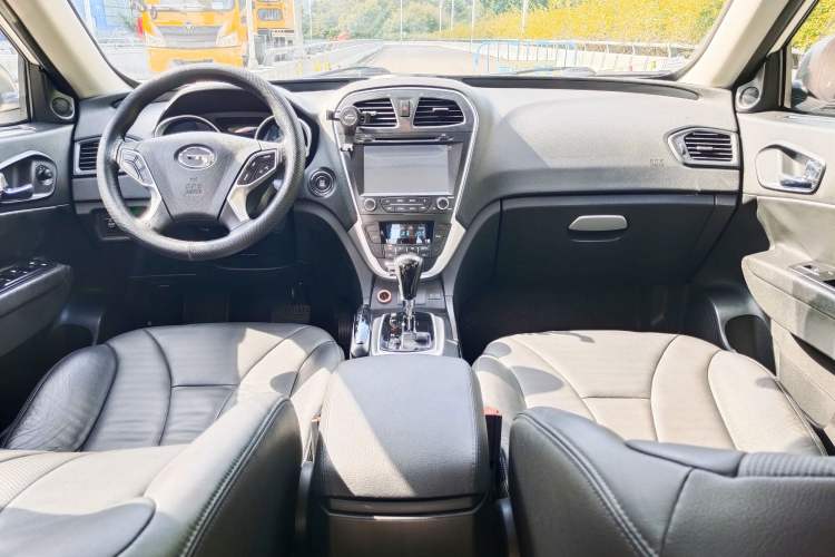 Used GAC Trumpchi GS5 2012 2.0L Automatic Two-Wheel Drive Anniversary Edition Center Console