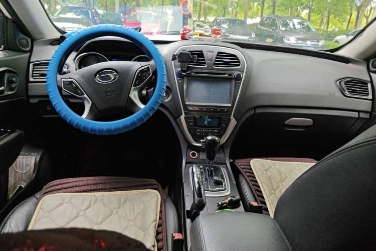 Used GAC Trumpchi GS5 2012 2.0L Automatic Two-Wheel Drive Anniversary Edition Center Console