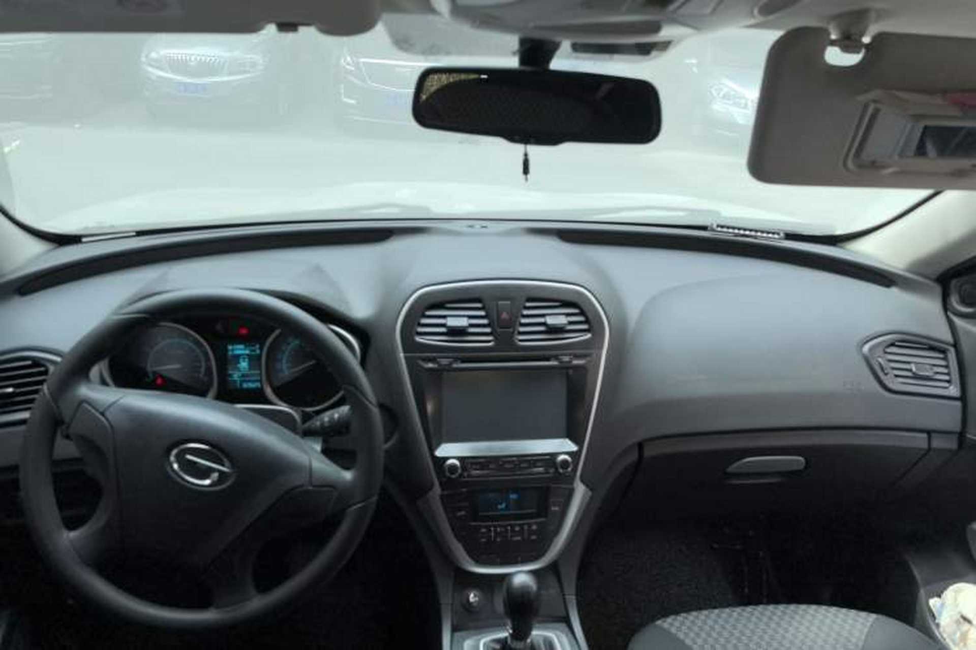 Used GAC Trumpchi GS5 2012 2.0L Manual Two-Wheel Drive Comfort Edition Center Console