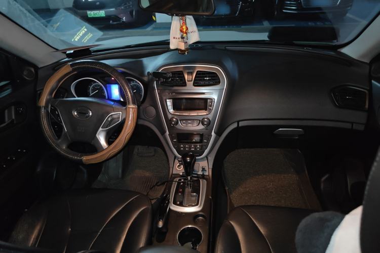 Used GAC Trumpchi GS5 2012 2.0L Automatic Two-Wheel Drive Elite Edition Center Console