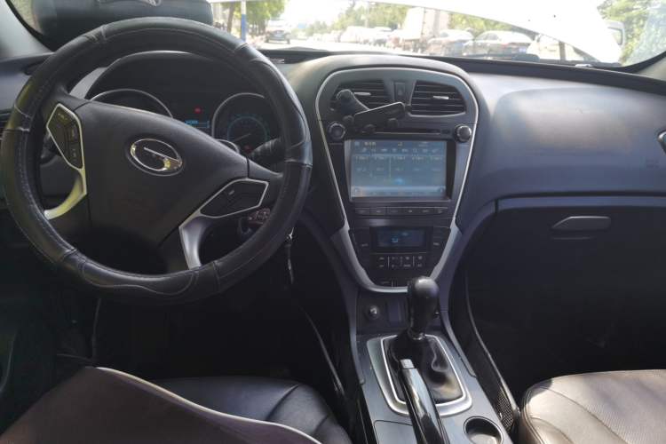Used GAC Trumpchi GS5 2012 2.0L Manual Two-Wheel-Drive Anniversary Limited Edition Center Console