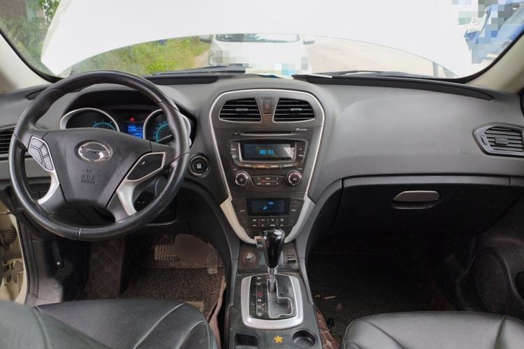 Used GAC Trumpchi GS5 2012 2.0L Automatic Two-Wheel Drive Luxury Edition Center Console