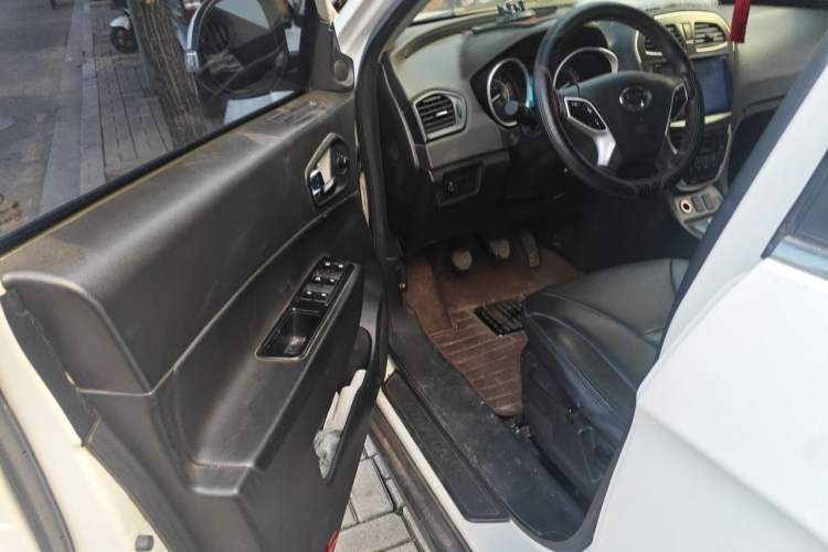 Used GAC Trumpchi GS5 2012 2.0L Manual Two-Wheel-Drive Anniversary Limited Edition Driver Seat