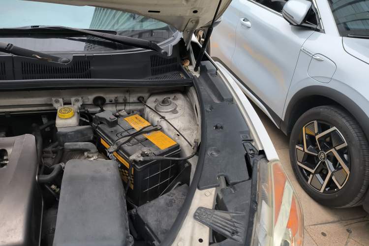 Used GAC Trumpchi GS5 2012 2.0L Automatic Two-Wheel Drive Anniversary Edition Engine Bay Left