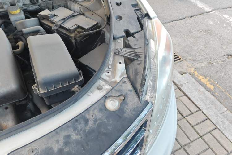 Used GAC Trumpchi GS5 2012 2.0L Manual Two-Wheel-Drive Anniversary Limited Edition Engine Bay Left