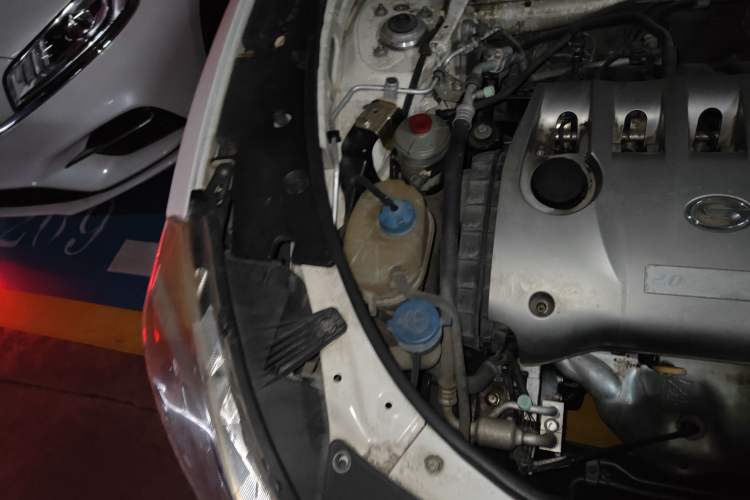 Used GAC Trumpchi GS5 2012 2.0L Automatic Two-Wheel Drive Elite Edition Engine Bay Right