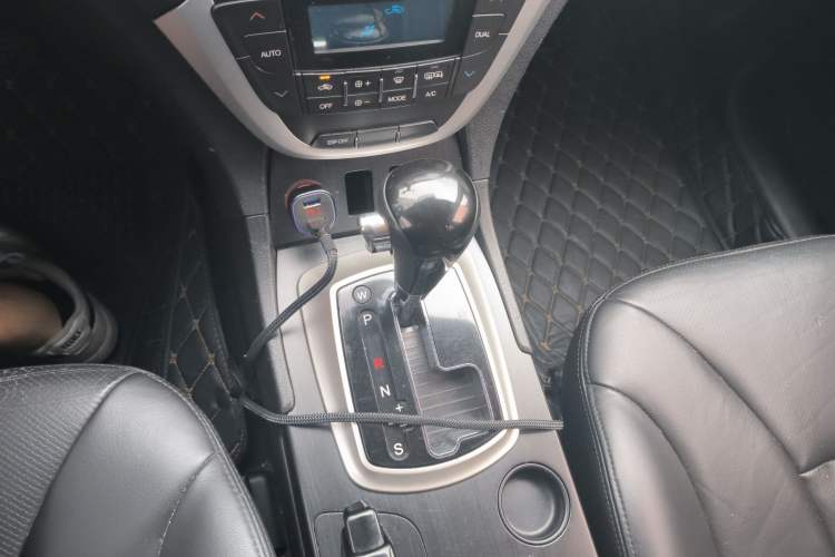 Used GAC Trumpchi GS5 2012 2.0L Automatic Two-Wheel Drive Anniversary Edition Gear Lever