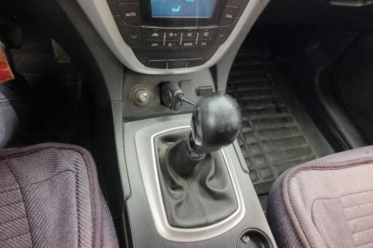 Used GAC Trumpchi GS5 2012 2.0L Manual Two-Wheel Drive Comfort Edition Gear Lever