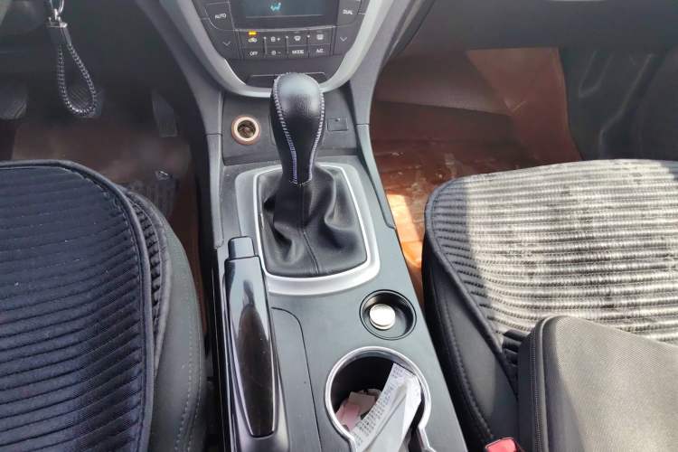 Used GAC Trumpchi GS5 2012 2.0L Manual Two-Wheel Drive Comfort Edition Gear Lever