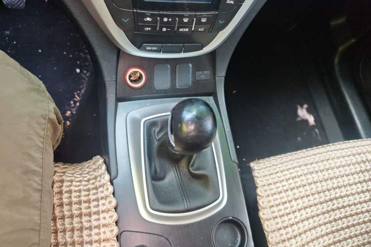 Used GAC Trumpchi GS5 2012 2.0L Manual Two-Wheel-Drive Anniversary Limited Edition Gear Lever