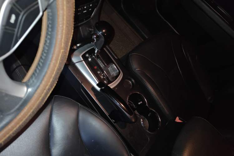 Used GAC Trumpchi GS5 2012 2.0L Automatic Two-Wheel Drive Elite Edition Gear Lever