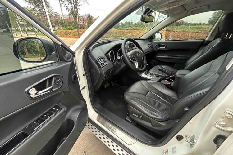 Used GAC Trumpchi GS5 2012 2.0L Automatic Two-Wheel Drive Anniversary Edition Interior 2