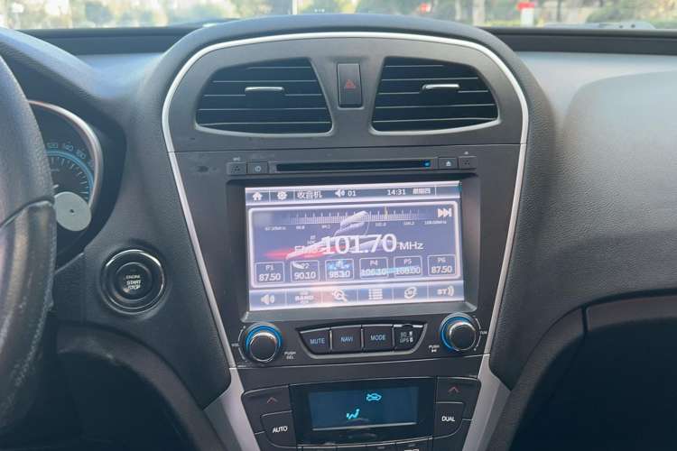 Used GAC Trumpchi GS5 2012 2.0L Automatic Two-Wheel Drive Anniversary Edition Interior 6