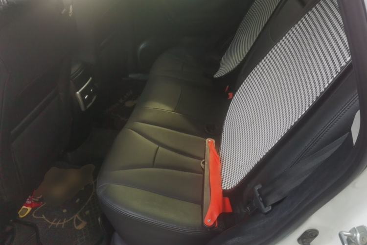 Used GAC Trumpchi GS5 2012 2.0L Automatic Two-Wheel Drive Anniversary Edition Left Rear Seat