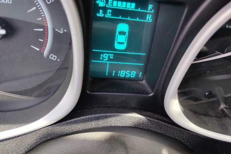 Used GAC Trumpchi GS5 2012 2.0L Manual Two-Wheel Drive Comfort Edition Odometer Close Up