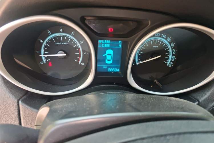 Used GAC Trumpchi GS5 2012 2.0L Manual Two-Wheel-Drive Anniversary Limited Edition Odometer Close Up