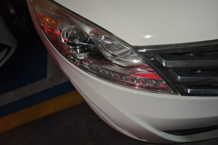 Used GAC Trumpchi GS5 2012 2.0L Automatic Two-Wheel Drive Elite Edition Right Front Headlight