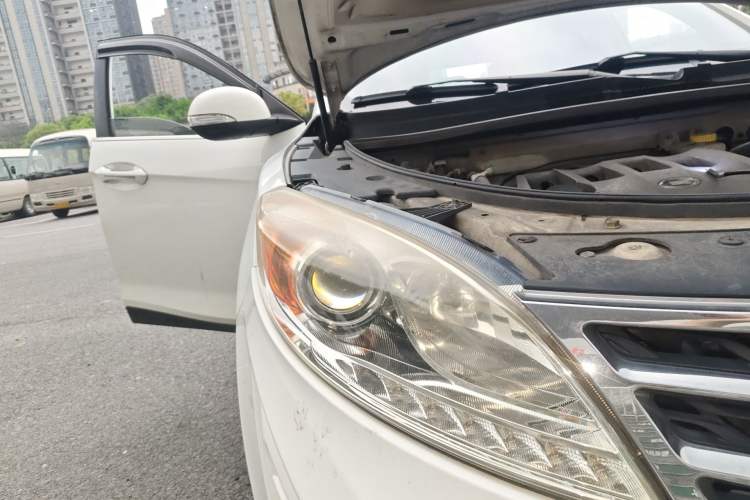 Used GAC Trumpchi GS5 2012 2.0L Automatic Two-Wheel Drive Anniversary Edition Right Front Headlight