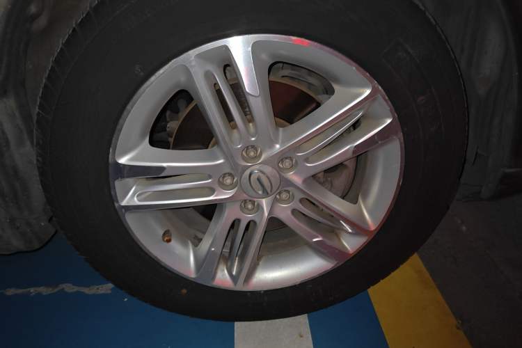 Used GAC Trumpchi GS5 2012 2.0L Automatic Two-Wheel Drive Elite Edition Right Front Wheel Hub