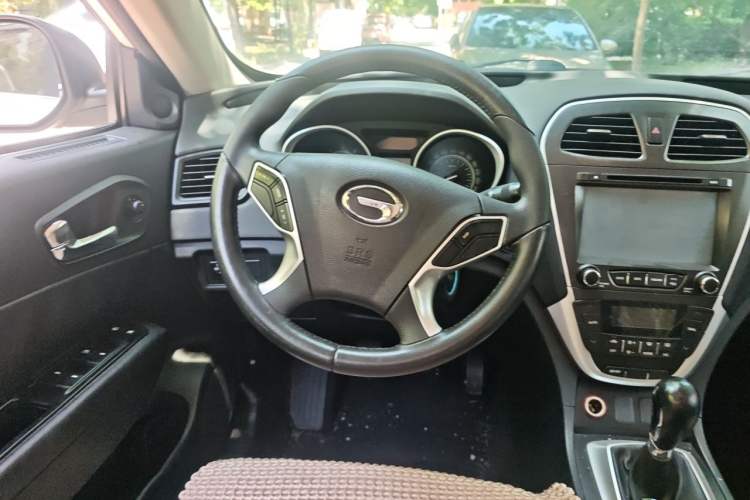 Used GAC Trumpchi GS5 2012 2.0L Manual Two-Wheel-Drive Anniversary Limited Edition Steering Wheel