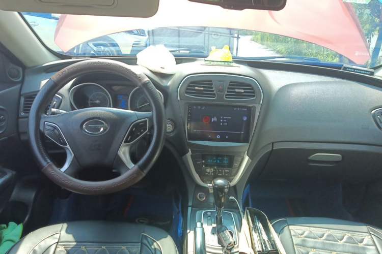 Used GAC Trumpchi GS5 2012 2.0L Automatic Two-Wheel Drive Anniversary Edition Center Console