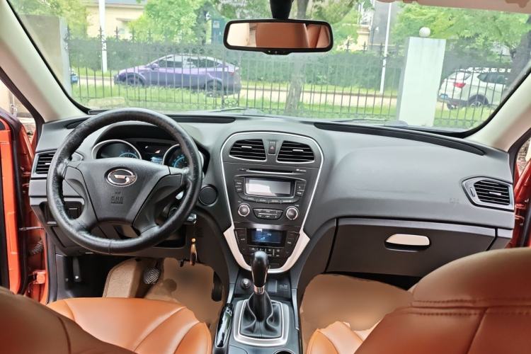 Used GAC Trumpchi GS5 2012 2.0L Manual Two-Wheel Drive Comfort Edition Center Console