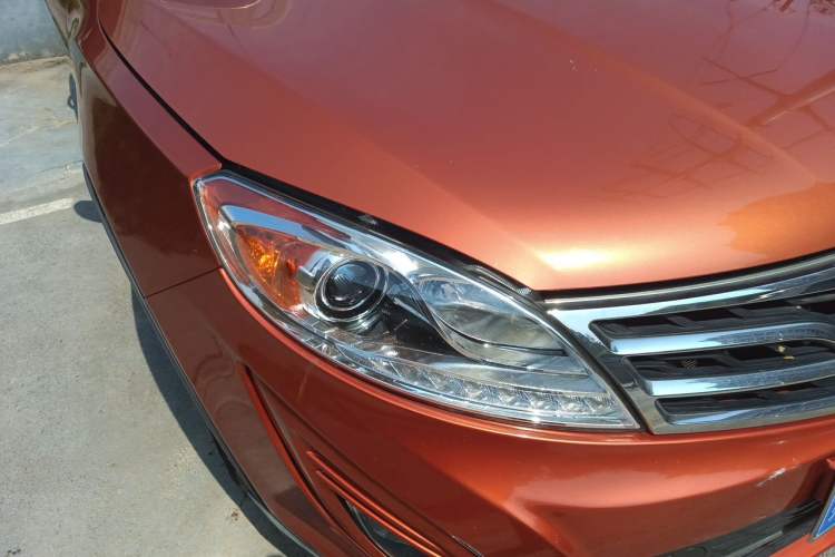 Used GAC Trumpchi GS5 2012 2.0L Automatic Two-Wheel Drive Anniversary Edition Right Front Headlight
