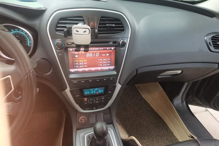 Used GAC Trumpchi GS5 2013 1.8T Manual Two-Wheel Drive Elite Edition Audio And AC Panel