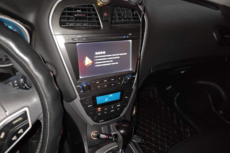 Used GAC Trumpchi GS5 2013 2.0L Automatic Two-Wheel Drive Light Interior Special Edition Audio And AC Panel