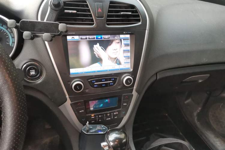 Used GAC Trumpchi GS5 2013 1.8T Automatic All-Wheel-Drive Luxury Edition Audio And AC Panel