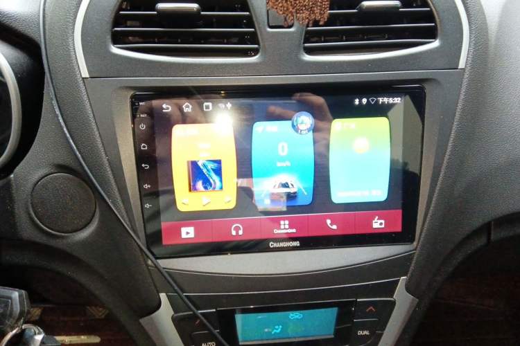 Used GAC Trumpchi GS5 2013 2.0L Manual Two-Wheel Drive Special Edition in Light Interior Audio And AC Panel