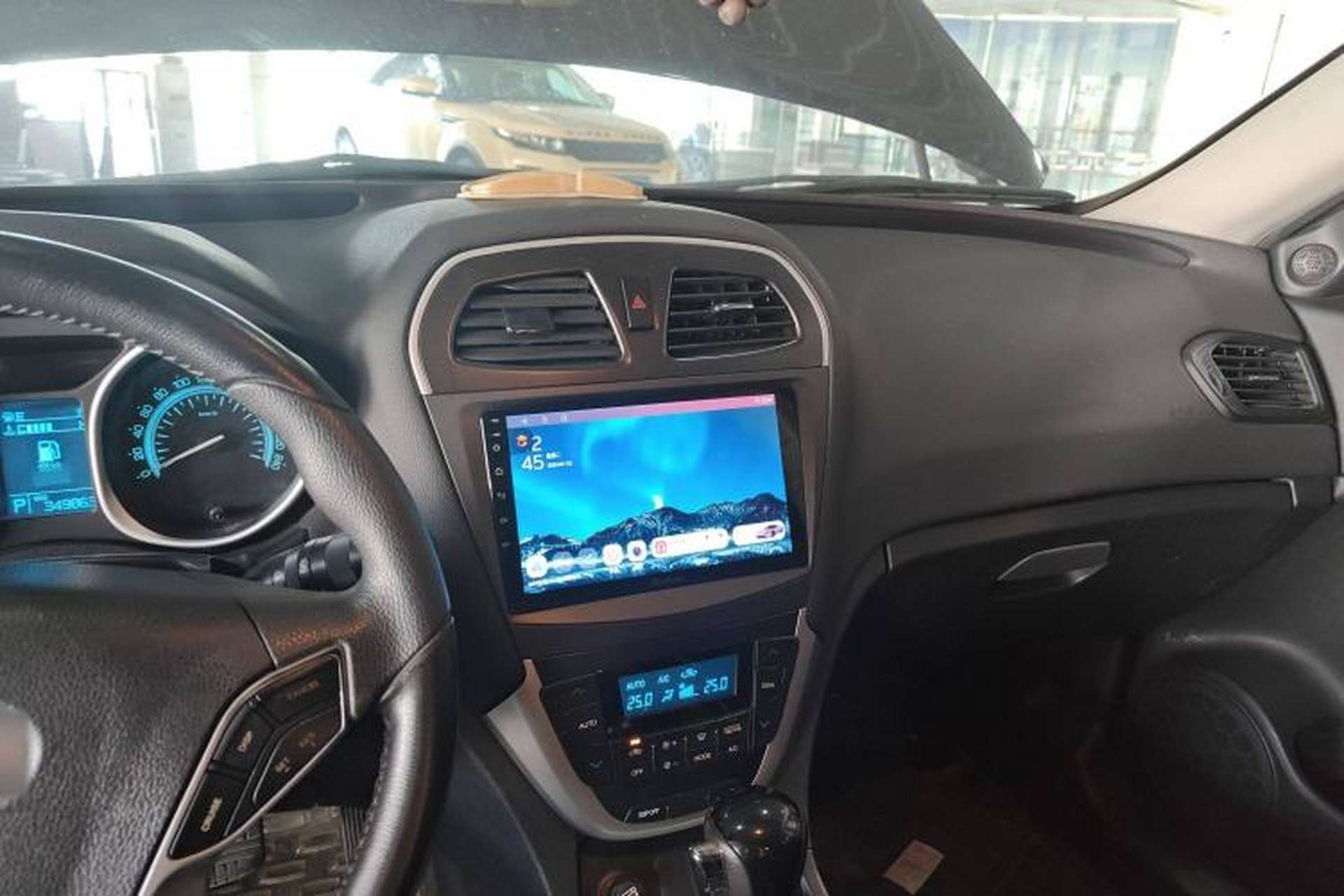 Used GAC Trumpchi GS5 2013 2.0L Automatic Two-Wheel Drive Light Interior Special Edition Center Console