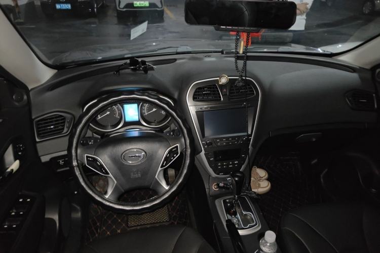 Used GAC Trumpchi GS5 2013 2.0L Automatic Two-Wheel Drive Light Interior Special Edition Center Console