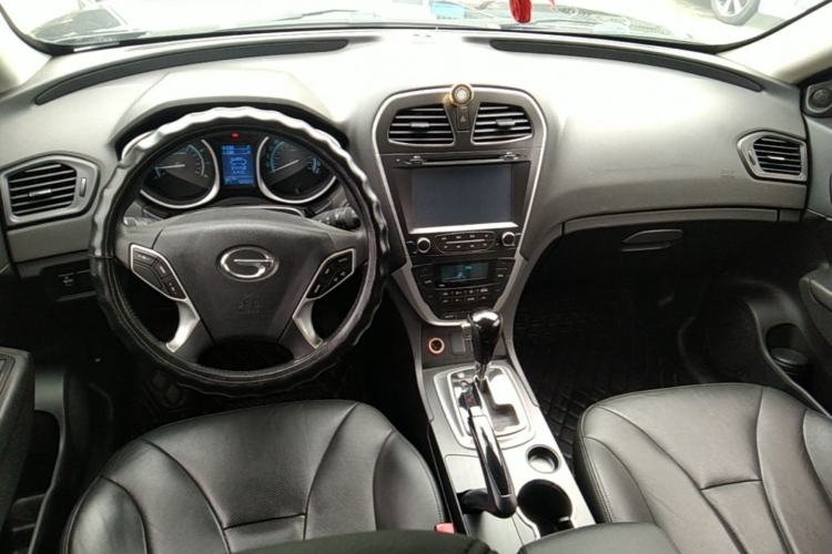 Used GAC Trumpchi GS5 2013 2.0L Automatic Two-Wheel Drive Light Interior Special Edition Center Console
