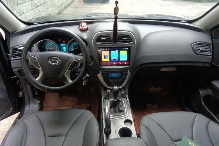 Used GAC Trumpchi GS5 2013 2.0L Manual Two-Wheel Drive Special Edition in Light Interior Center Console