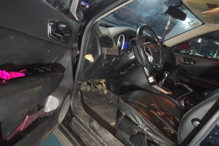 Used GAC Trumpchi GS5 2013 2.0L Manual Two-Wheel Drive Special Edition in Light Interior Driver Seat
