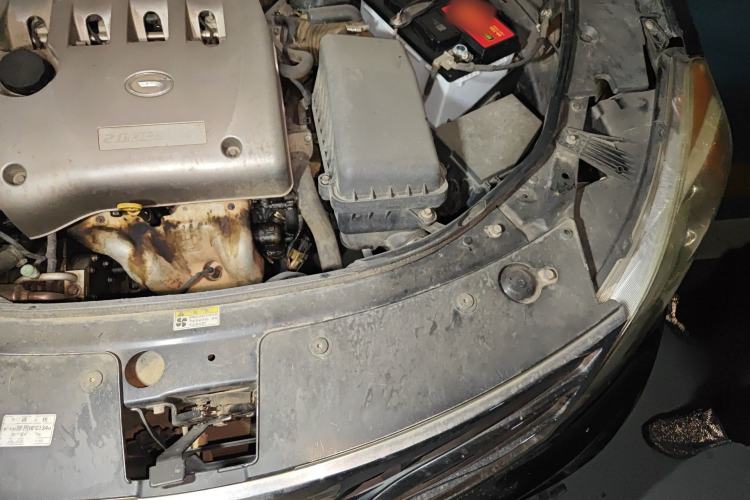 Used GAC Trumpchi GS5 2013 2.0L Manual Two-Wheel Drive Special Edition in Light Interior Engine Bay Left