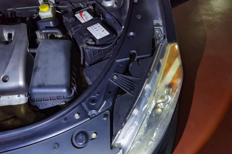 Used GAC Trumpchi GS5 2013 2.0L Automatic Two-Wheel Drive Light Interior Special Edition Engine Bay Left