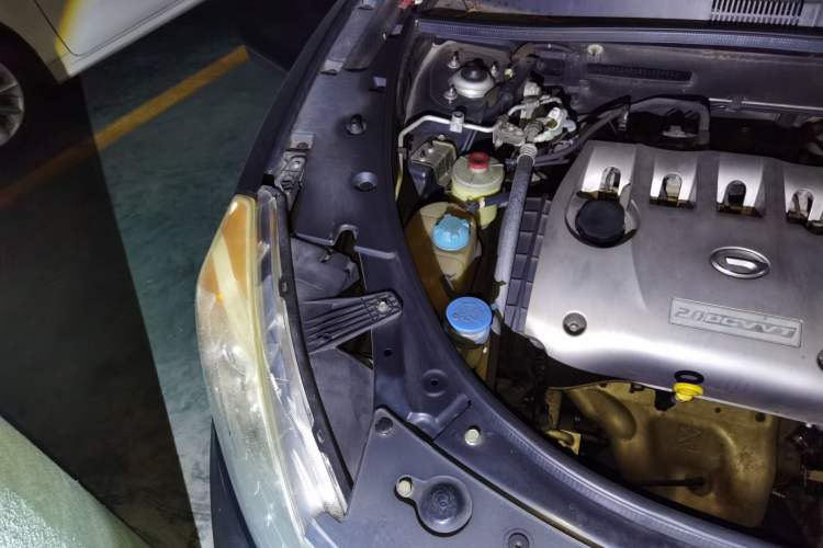 Used GAC Trumpchi GS5 2013 2.0L Automatic Two-Wheel Drive Light Interior Special Edition Engine Bay Right