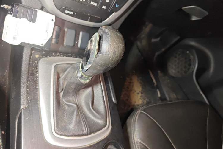 Used GAC Trumpchi GS5 2013 2.0L Manual Two-Wheel Drive Special Edition in Light Interior Gear Lever