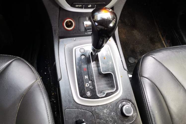 Used GAC Trumpchi GS5 2013 1.8T Automatic All-Wheel-Drive Luxury Edition Gear Lever